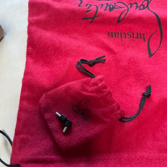 Authentic CHRISTIAN LOUBOUTIN Runway black patent leather pumps - Picture 3 of 9